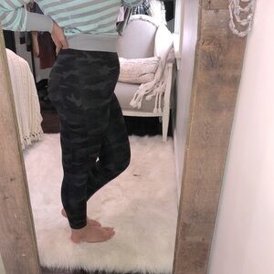 Athleta size medium camo athletic leggings